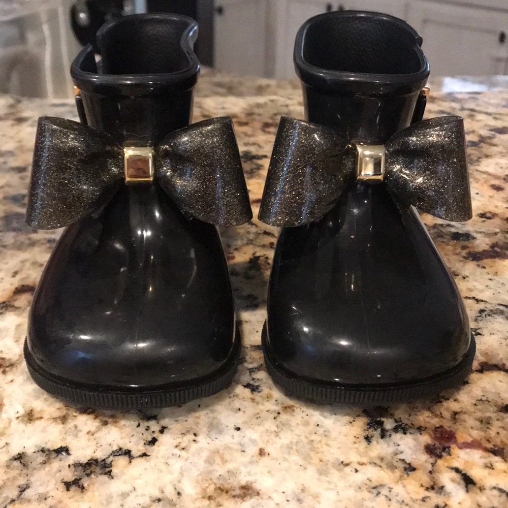 Mini Mellisa Black rain booties.